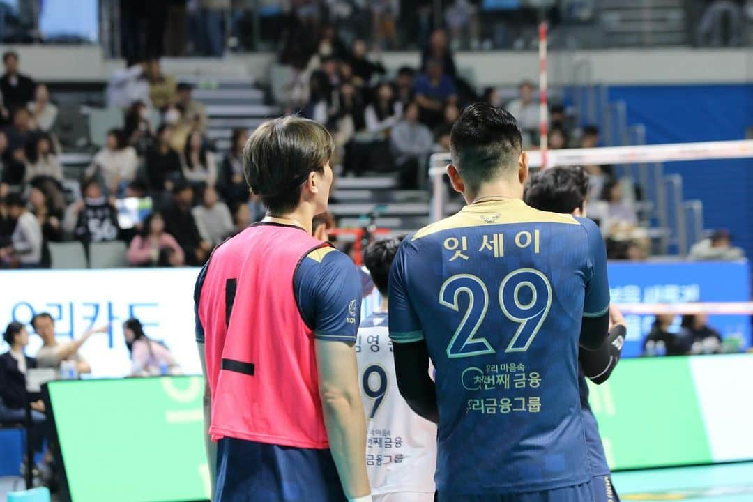 大竹壱青さんのインスタグラム写真 - (大竹壱青Instagram)「2023.10.18   Match Photos  #isseiotake  #우리카드우리won #mcdavid  #sev_sports  #lil1star  #1枚目頼れるキャプテン #2枚目いい感じのぷり尻に見える」10月22日 10時38分 - issei_otake