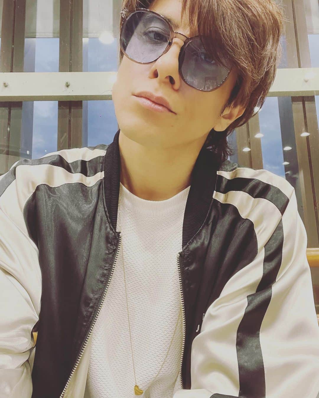 城田純のインスタグラム：「このサングラス100円ですけども」