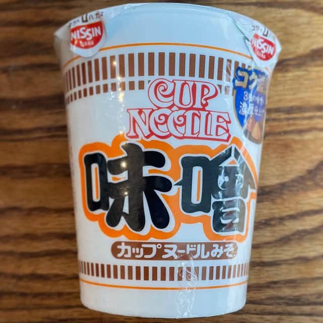 木村ひさしのインスタグラム：「最高のおっさんの朝ごはん。 カップヌードル味噌 #最高のおっさんのカップ麺」