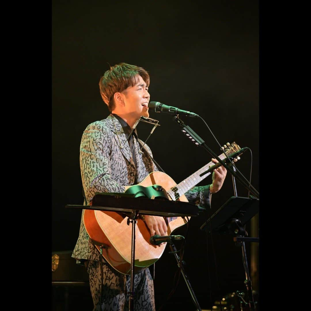 中澤卓也のインスタグラム：「中澤卓也 弾き語りツアー2023 in メルパルクホール大阪🎸🥁🎹  Date 2023/10/16 Photo by @shirahara   弾き語りツアー2公演目、大阪の盛り上がりもアツかった😎👍 さぁ、明日は３公演目の九州！ 北九州芸術劇場へ🎸🥁🎹  #弾き語りツアー #全国ツアー #おもひで #大阪 #メルパルクホール大阪 #白原写真館 #みんなありがとう #明日は北九州 #頑張ります #handsmade #陽はまた昇る #シンガーソングドライバー #中澤卓也」