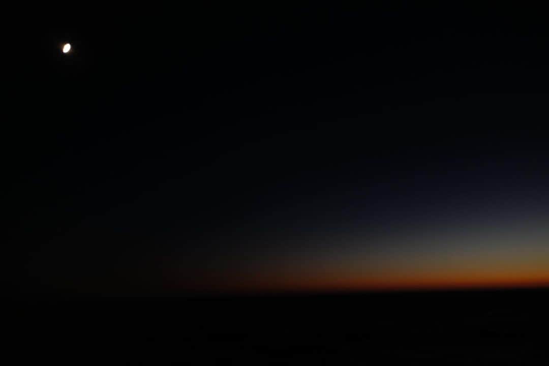 ジェフリー・ライトのインスタグラム：「Moon & the stars. (The stars are there, silly, you just can’t see them yet. Don’t worry. Patience.)」