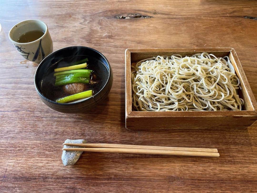 納谷健のインスタグラム：「おはようございます  神戸のいつぞやのお蕎麦。 りゅうたろうと食べに行った。 美味かったなぁ。  神戸ラスト２公演 頑張ります。」