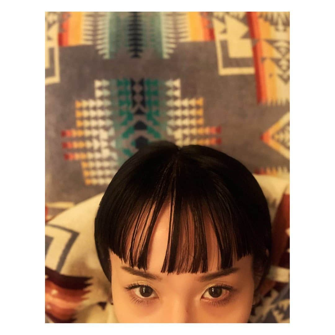 陽月華さんのインスタグラム写真 - (陽月華Instagram)「☆  前髪　切った。  厳密に言うと 切るのを決めて切ってもらった。  新鮮☺︎  thank you as always @botan_kentaro   #hair #hairstyle #ボブ #ショートボブ #前髪 #おかっぱ  #首丸出しカット」10月22日 11時20分 - hizukihana_official