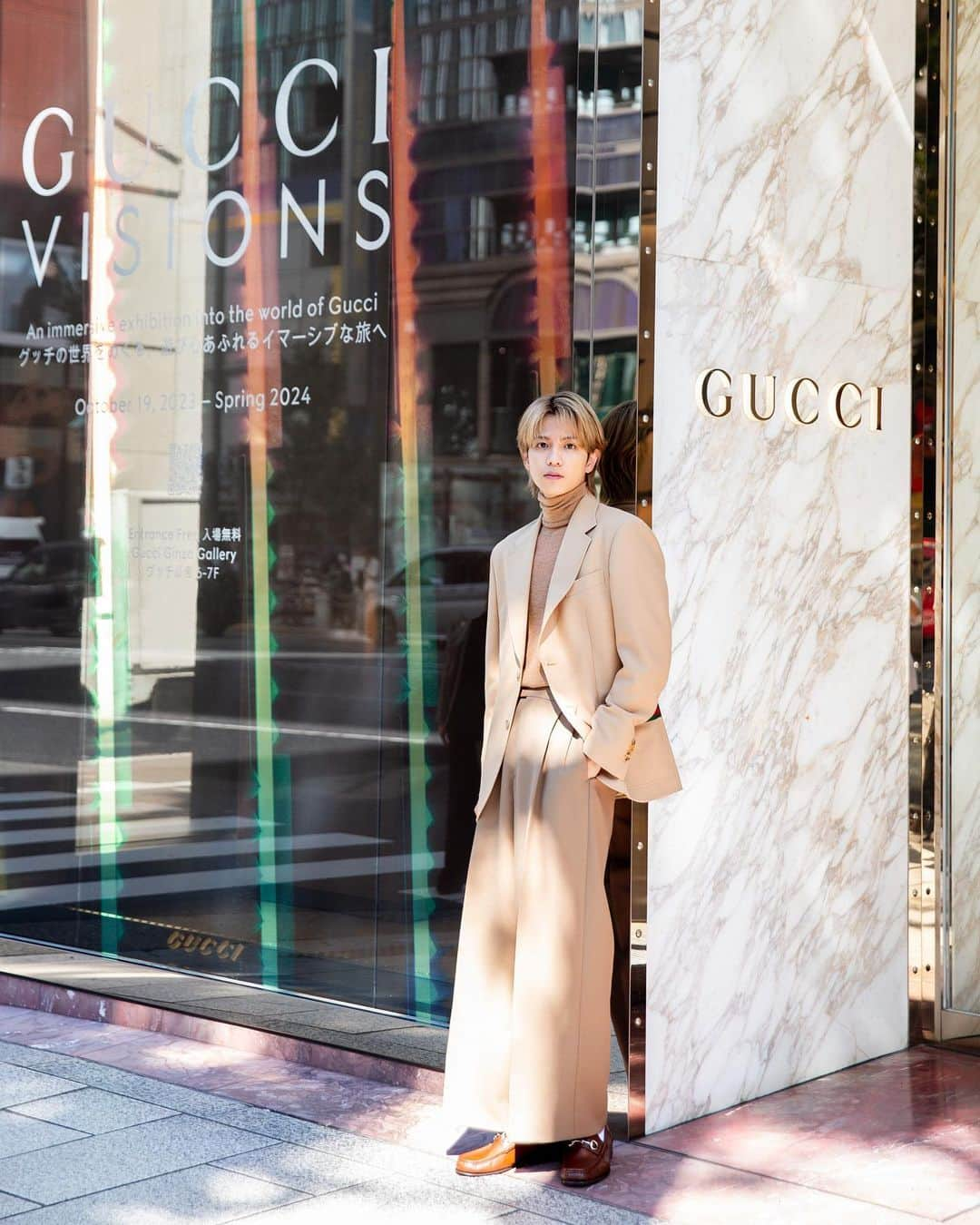 Fashionsnap.comさんのインスタグラム写真 - (Fashionsnap.comInstagram)「【特集】志尊淳がナビゲートする「GUCCI VISIONS」   　「グッチ」102年の歴史の旅へ——　本拠地のイタリア・フィレンツェで開催された「GUCCI VISIONS」が日本に上陸し、東京・銀座の「グッチ銀座 ギャラリー」で10月19日に開幕した。グッチならではのコードやアイテム、歴代のクリエイティブ・ディレクターや職人たちの才能にオマージュを捧げる没入体験型のエキシビションをグローバル・ブランドアンバサダーの俳優 志尊淳がナビゲートする。  スペシャル動画と記事全文は @fashionsnapcom のプロフィールリンクから🔗  ■GUCCI VISIONS 会場: グッチ銀座 ギャラリー 　　　東京都中央区銀座4-4-10 グッチ銀座6-7階 会期: 2023年10月19日（木）〜2024年 春 　　　11:00-20:00 入場無料・予約不要  @gucci @jun_shison0305   #gucci #guccivisionsginza #guccivisions #gucciginzagallery #グッチ #グッチ銀座 #志尊淳 #エキシビション #展覧会 #PR」10月22日 22時24分 - fashionsnapcom