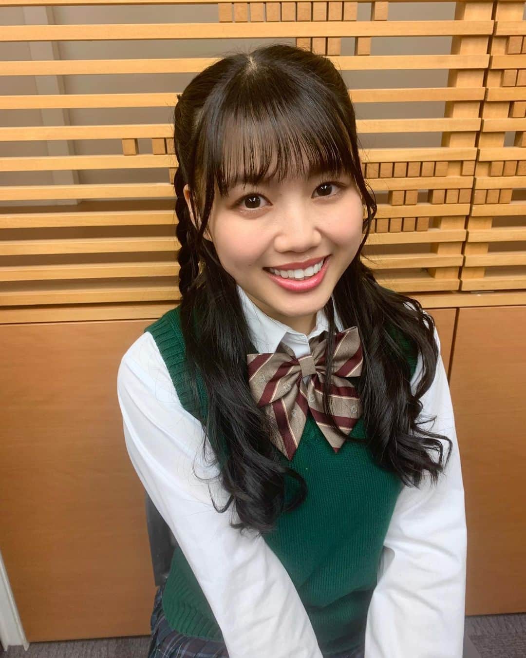 のインスタグラム：「.  オフライン特典会最終日ありがとうございました💚全4回が終わってしまいました😿沢山の方が私たちに会いにきてくれて!!素敵な時間過ごせたよ✨もっと大好き💚になってくれたかなぁ🥺🧡制服3着きたよ〜🏫まだまだ制服いける~❔まだ着てたい！また皆んなとお話し出来ますように✨(ひより)  #超とき宣」
