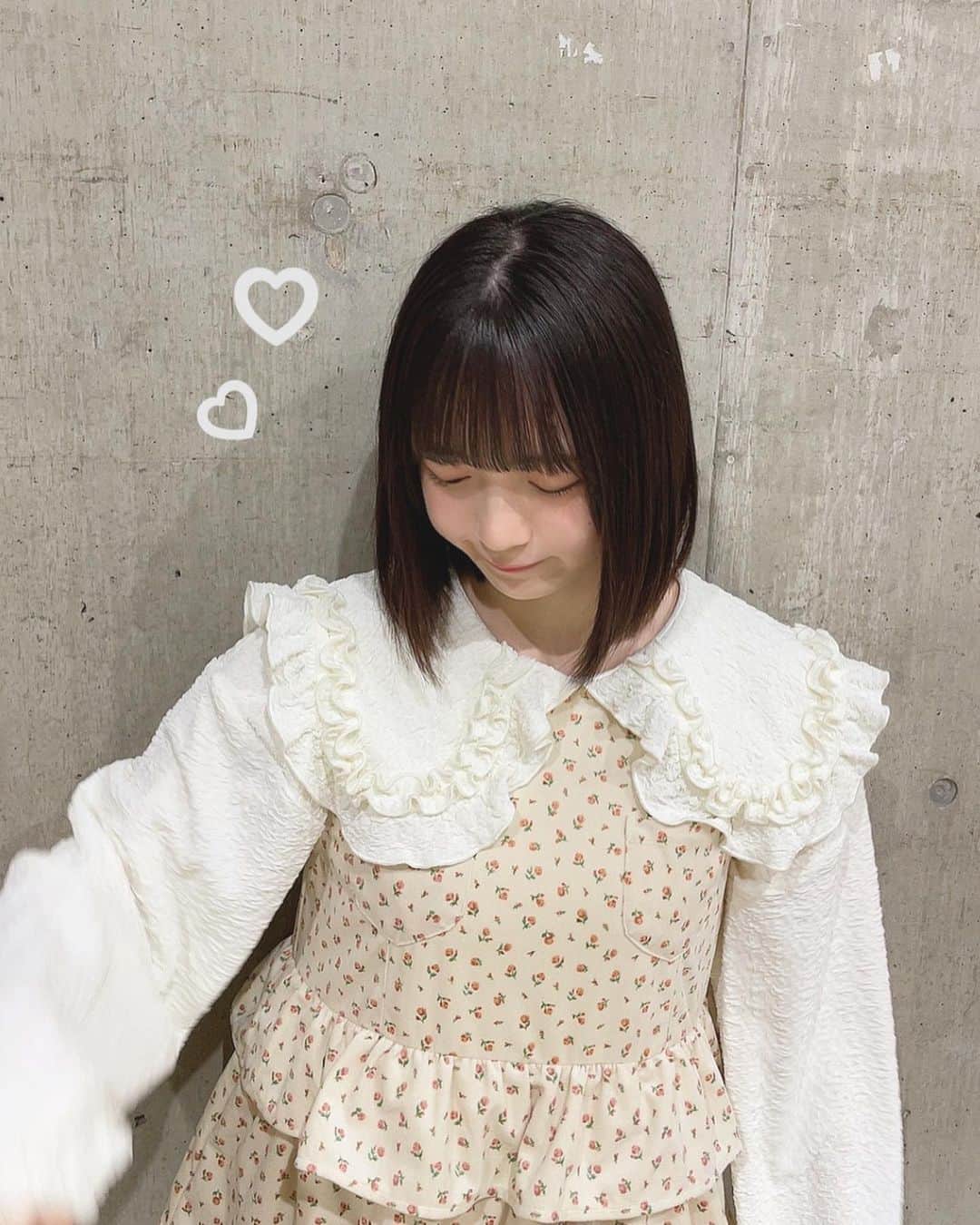 坂本真凛のインスタグラム：「とってもかんわいいお洋服着たよ！♡ #merryjenny #idol #私服 #ガーリー #偶像 #ボブ #ボブヘア #花柄 #秋服 #秋コーデ」
