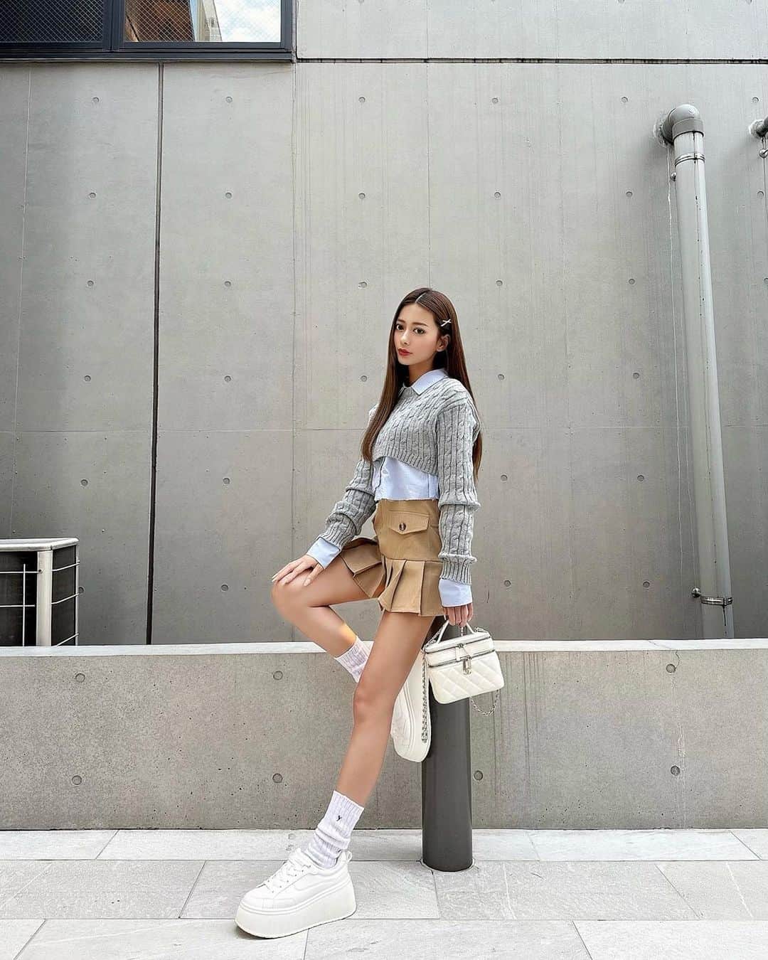 望月みらいのインスタグラム：「・ ゆがと買い物デートした日🍒  ・ 月1のメンテ🪄 @eden.tokyo.official   今月も美容鍼と整体を受けたよ！ かずまさんの整体は神すぎる✨ ここに来れば腰痛も一瞬で楽になるの！  @k.z.m528_eden  いつもありがとうございます🫶🏻 ・  スカートは @__milkyway.official 🤎」