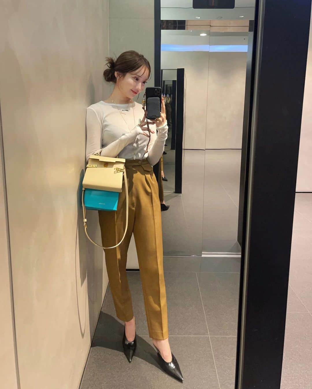 のインスタグラム：「🪞🤳🏻💭 夏から秋の始まりコーデ撮り溜め集🗞️ ご近所からお出かけまでイロイロ♡」