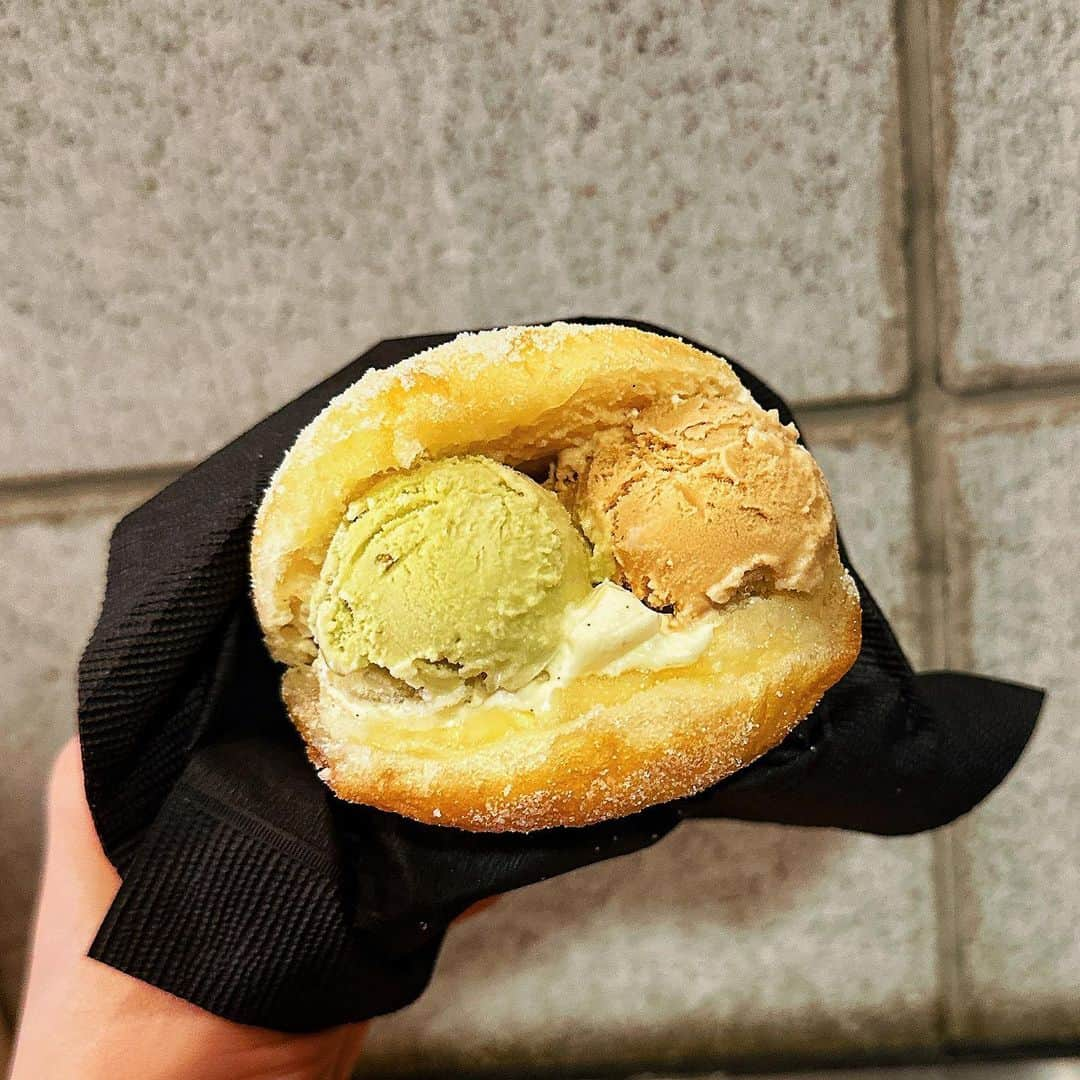 中田花奈さんのインスタグラム写真 - (中田花奈Instagram)「＊Double Ice Sand Donut  〚原宿〛BPC donuts    #飯ぺろ  #ドーナツ   #生ドーナツ   #🍩  #bpcdonuts   #アイスサンドドーナツ   #スイーツ  #sweets」10月22日 21時04分 - nakadakana_official