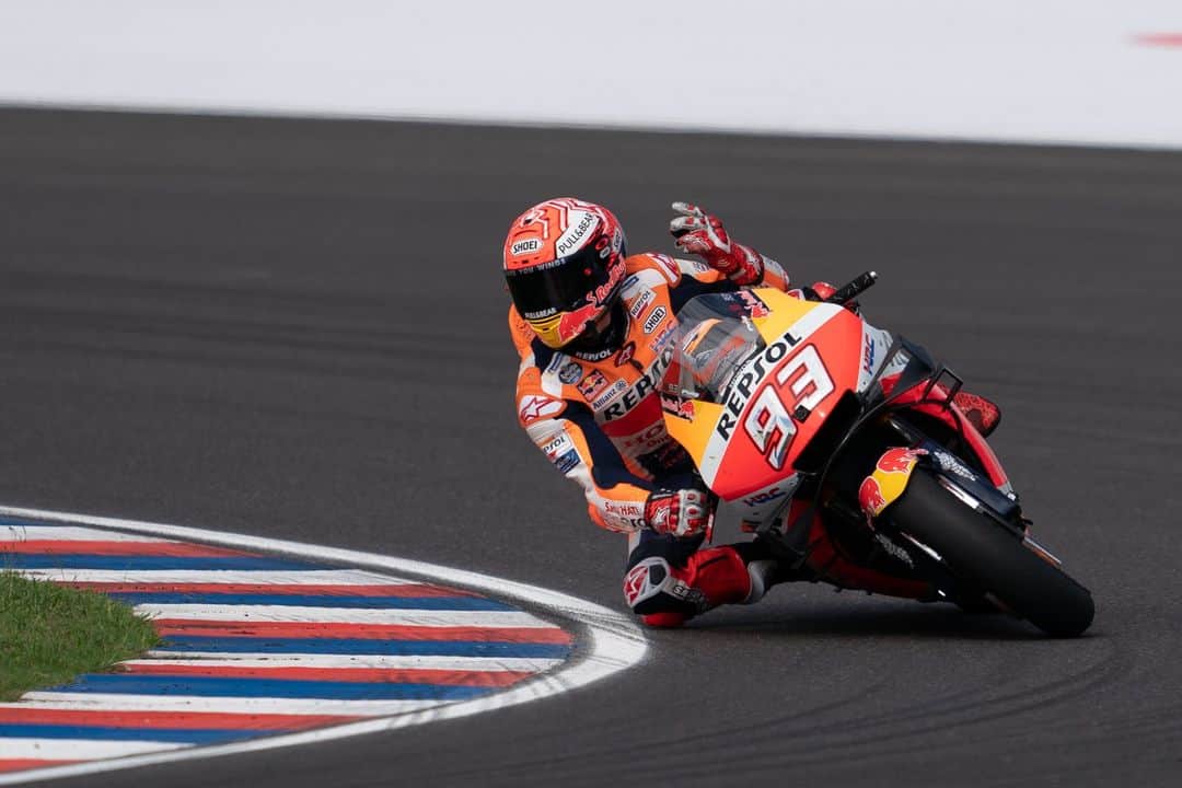 レプソル・ホンダのインスタグラム：「Win 45 🏆  Where did they go?! Domination from @MarcMarquez93 to take his first win of the year. Pole, fastest lap and almost ten seconds clear of second place in Argentina.  #LookingBackOnMM93 🐜」