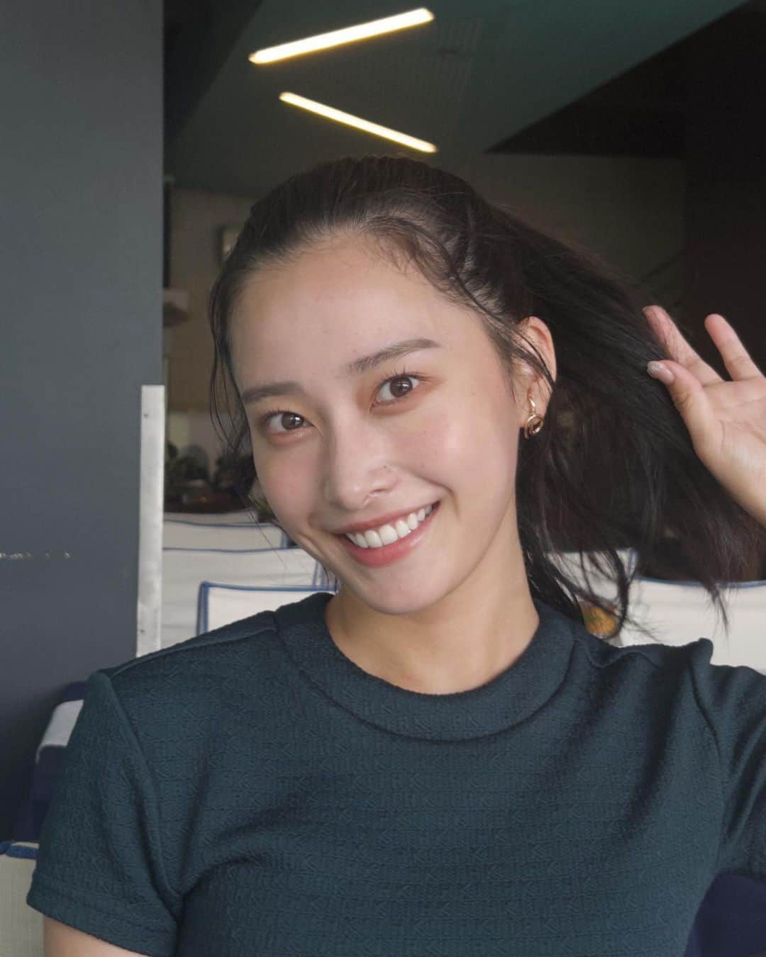 早坂風海さんのインスタグラム写真 - (早坂風海Instagram)「アプリで撮ったら画質がいい感じになった📸 ケーキの上にのってたチョコ食べてます😗 ⁡ ⁡ そしてそして、 明日10月23日(月)「おはよう朝日です」のクローズアップのコーナーに出演します☀️ ⁡ チェックザヒッツの週がやってきました☝️ 久しぶり！ ⁡ 今回はどんな内容なのでしょうか😏 ⁡ コーナーは、7:37頃〜です！ 是非見てください🐰🤍 ⁡ ⁡ ⁡ #アイシャドウ濃いめ #早坂風海 #カザスタグラム #おはよう朝日です #おは朝 #チェックザヒッツ」10月22日 20時59分 - kazami42_official