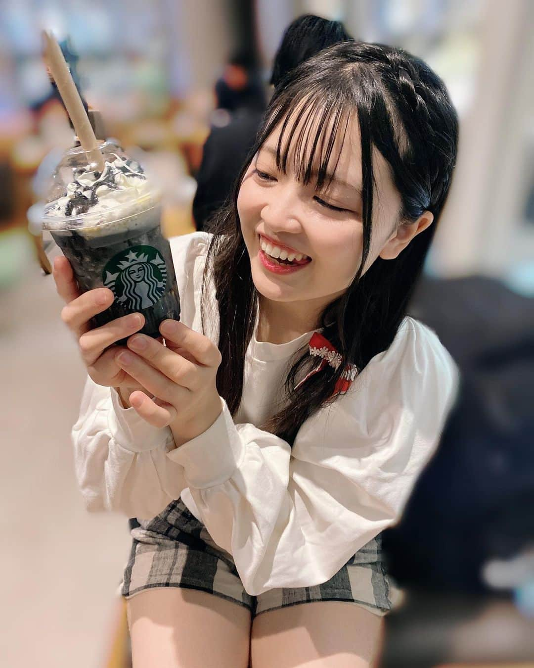 大野 一二三のインスタグラム：「スタバの新作☕️✨キャラメルとかぼちゃプリンだったぁ♡ #スタバ #スタバ新作 #boooooフラペチーノ #アイドル #idol #いいね歓迎 #フォロー募集 #赤色担当 #かわいくなりたい」