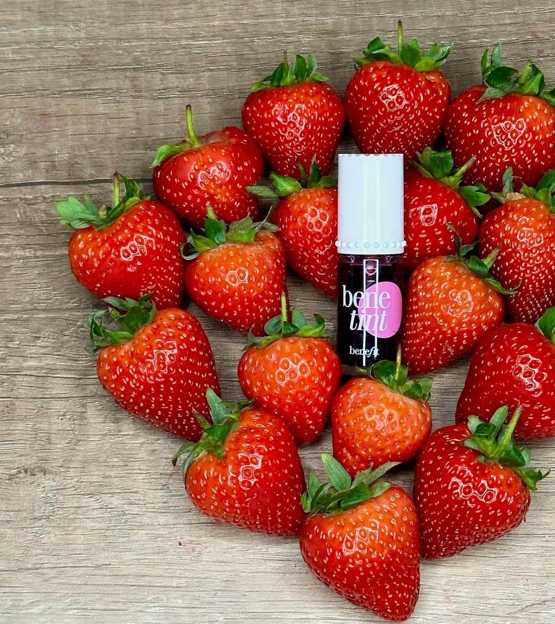 Benefit Cosmetics UKのインスタグラム：「Harvest season is blushing ✨  #benefituk #benetint」