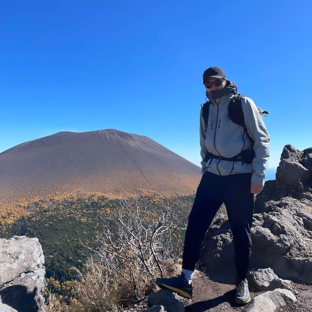 佐藤義朗さんのインスタグラム写真 - (佐藤義朗Instagram)「. 秋Hike🍁  @lasportivajp  @calzegmjp   #hike #浅間ゴールド #lasportiva #calzegm #ricohgr3」10月22日 21時13分 - yoshiaki_sato11