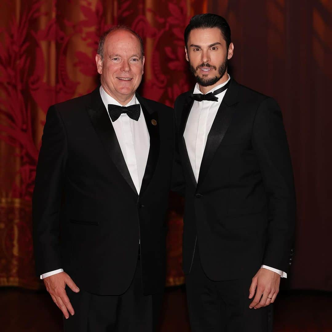 Baptiste Giabiconiのインスタグラム：「Dîner de gala du "Bal du Centenaire" en hommage au Prince Rainier III. Cette soiree, organisee dans l'Atrium du Casino de Monte-Carlo, a egalement permis de recolter des fonds pour l'association @fight_aids_monaco , fondée par S.A.S. la Princesse Stéphanie en 2004. @casinosmontecarlo @montecarlosbm」