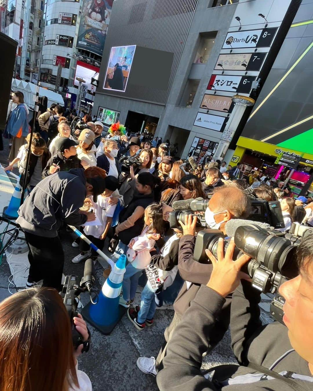 半井重幸さんのインスタグラム写真 - (半井重幸Instagram)「Thank you for your supporting ❤️  at @shibuyaplaygnd」10月22日 21時06分 - bboyshigekix