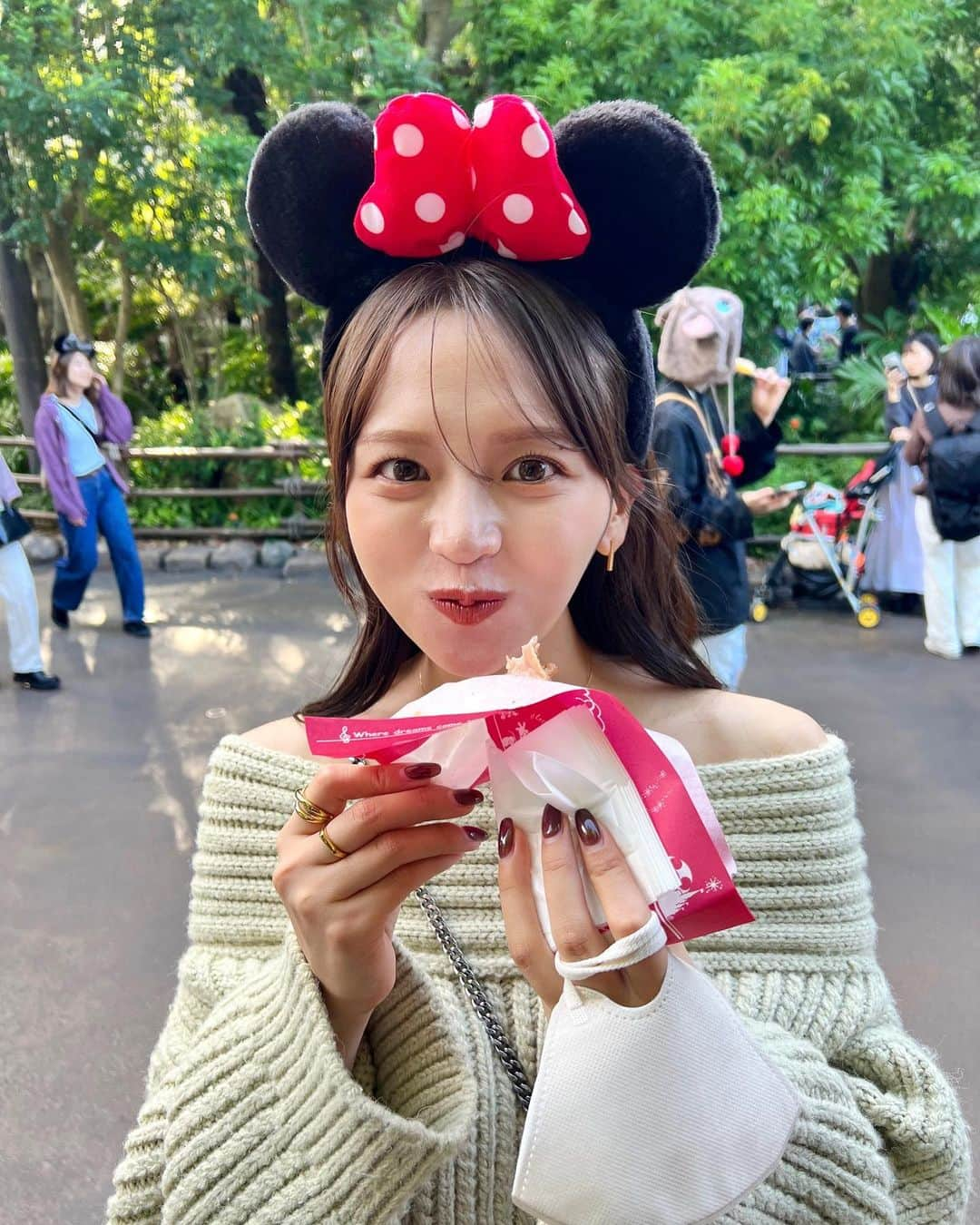 森山紗希さんのインスタグラム写真 - (森山紗希Instagram)「今回も食べすぎディズニー🐭  載せてないけど餃子ドッグが1番好き  #ディズニーシー  #ディズニー  #ディズニーコーデ  #disney  #disneysea」10月22日 21時07分 - morisaki0404