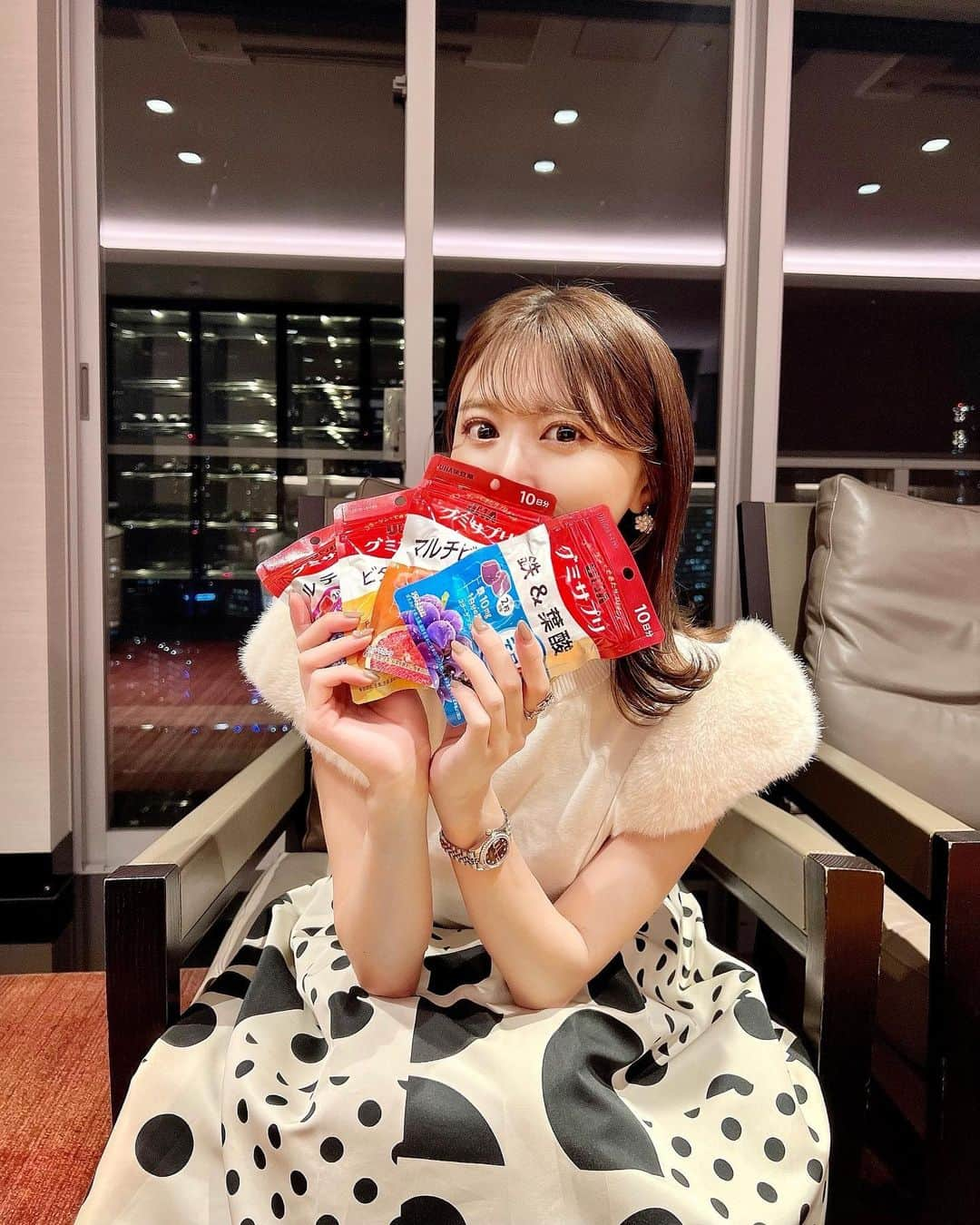 速水ティーナさんのインスタグラム写真 - (速水ティーナInstagram)「🧸🎁  大大大好きで普段からコンビニで ちょこちょこ買って食べている UHAグミサプリ🩷💛🩵  今回 @uha_mikakuto_hb さんから頂きました🧸🎁  私の個人的お気に入りは ビタミンと葉酸です💛💜  グミで栄養とれるなんて最高ですよね！ 是非みんなも食べてみてね🫰  #pr #ビタミンサプリ #葉酸サプリ #グミサプリ #グミ習慣」10月22日 21時07分 - tittypop