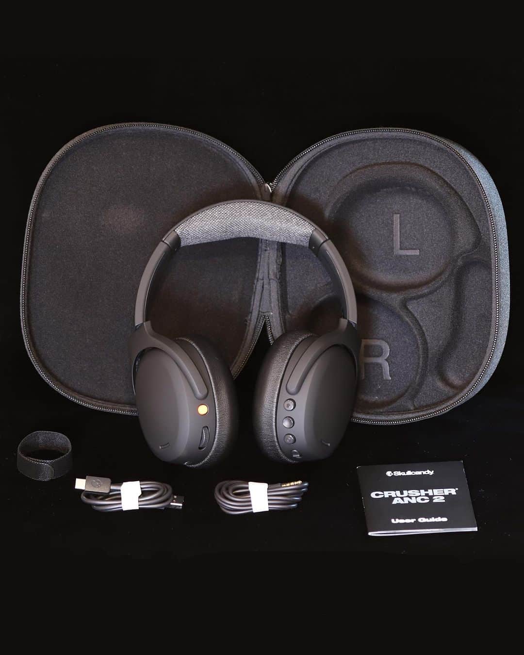 Skullcandy Japanさんのインスタグラム写真 - (Skullcandy JapanInstagram)「Crusher ANC 2💀 振動するヘッドホン  ✔︎高級感あるマット素材 ✔︎左右の耳にフィットするよう側面が少し斜めに ✔︎継ぎ目のない肉厚なイヤーパッド ✔︎付属の3.5mm ケーブルで有線使用も可能 ✔︎丈夫なトラベルケース付き  公式サイトSkullcandy.jpで今だけヘッドホンスタンド付き💀✨」10月22日 21時21分 - skullcandyjapan