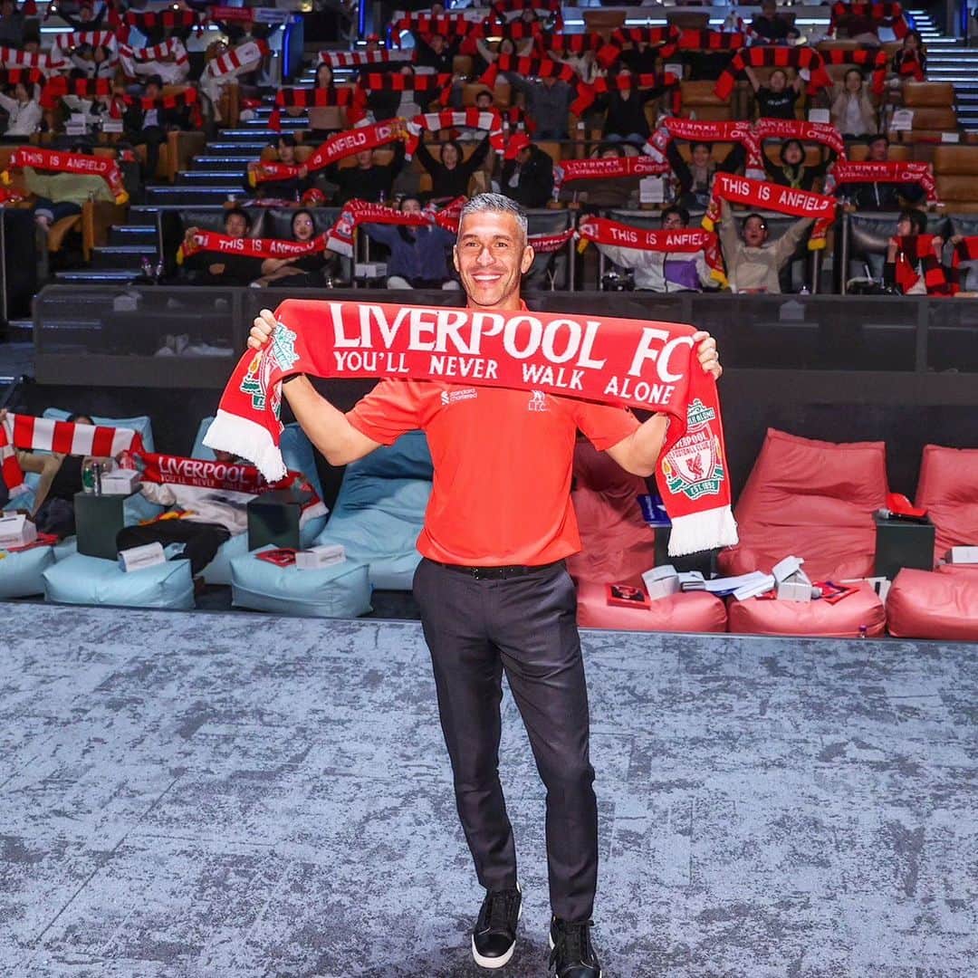 ルイス・ハビエル・ガルシア・サンスのインスタグラム：「Amazing weekend in Seoul for the Viewing Party of the Liverpool Derbi. Thank you very much to the 300 hundred who came to share the experience with me. See you next year !! #SC제일은행」