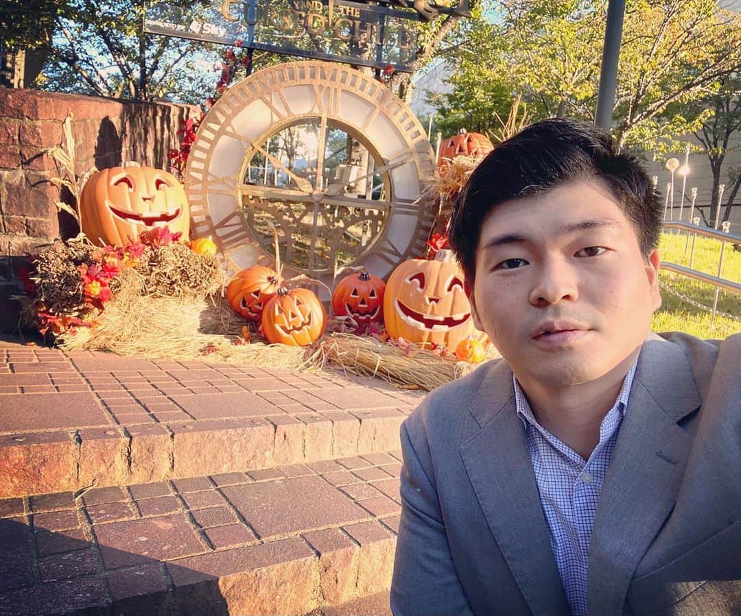 のインスタグラム：「仕事のあとに見つけた #ハロウィーン 🎃 今週も笑っていきましょう🎃 #て私全然笑顔の写真じゃないですね #笑 #皆さんかぼちゃスイーツ食べてますか #halloween」