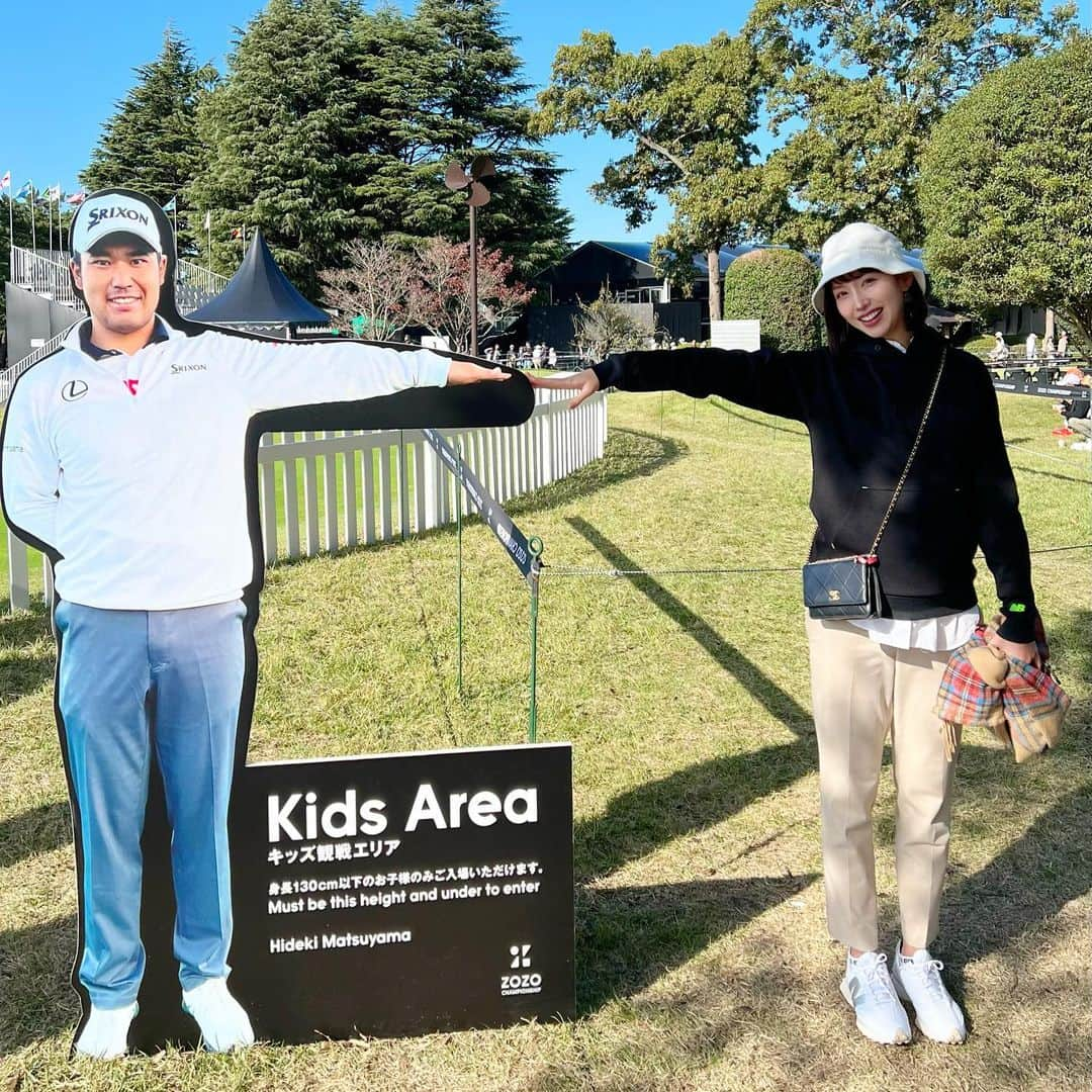 中島亜莉沙さんのインスタグラム写真 - (中島亜莉沙Instagram)「ZOZO CHAMPIONSHIP 2023⛳️ 最終日に夫と初参戦してきた日🔥  ちょっとだけ歩いた結果、 持参したNBチェアに座りながら 18番ホールでずっと観戦してた👀 楽しみ方これで合ってるのかな？笑  トッププロのレベチのショットとか、 リッキーを見ようとしたら ヌートバー選手がいてどっちを見ていいか 分からなくなったり笑 見どころ満載だった😂！  行きと帰りは駅からは無料のシャトルバスを利用！ 沢山出てたからほぼ並ばずに乗れたよ🚌  個人的にはコリン選手のヘッドカバーが 可愛くてツボでした🧸🤎  #zozochampionship #zozo #pgatour  #ゴルフ #ゴルフ観戦 #ゴルフ女子 #バンカーショット」10月22日 21時16分 - arisan_days