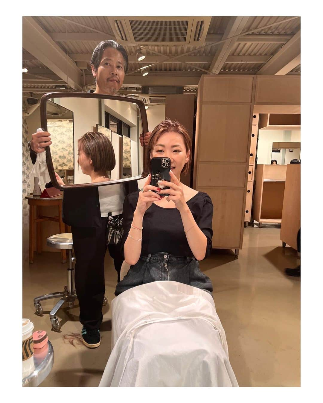 阿部洋子さんのインスタグラム写真 - (阿部洋子Instagram)「✄�✂️✄�  3cmくらい切ってもろた！ アゴ、ギリギリくらいかなー 最後、ジョリジョリで仕上げ😇  今回、ハイライトも入れて、 ブリーチもしたから、4時間も滞在💦  でも、お茶飲みつつNetflix観て、 ヘッドマッサージで爆睡っていう夢時間🦄💭💗  いつもありがとうございます‎🤍  #haircut #haircolor #hairbleach」10月22日 21時19分 - hirocoring