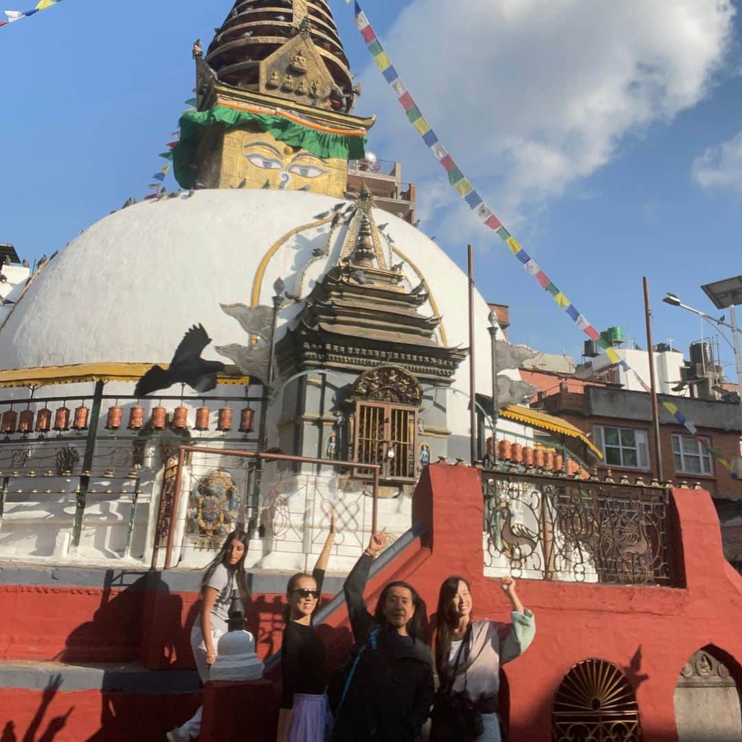 Ken Harakumaさんのインスタグラム写真 - (Ken HarakumaInstagram)「ケンハラクマと行くネパール🇳🇵ヒマラヤンヨガトレーニング『カトマンズ編』 ダルバール広場と寺院巡り。 散策の後は、ネパール舞踊とディナーのお店までリクシャーで移動。 🛕🛕🛕🚶🚶🚶 @international_yoga_center  @fumiinaa_yoga  @erika_ikeda_moka  #ポカラ #ヨガ合宿  #アシュタンガヨガ  #ネパール  #ケンハラクマ」10月22日 21時30分 - kenharakuma