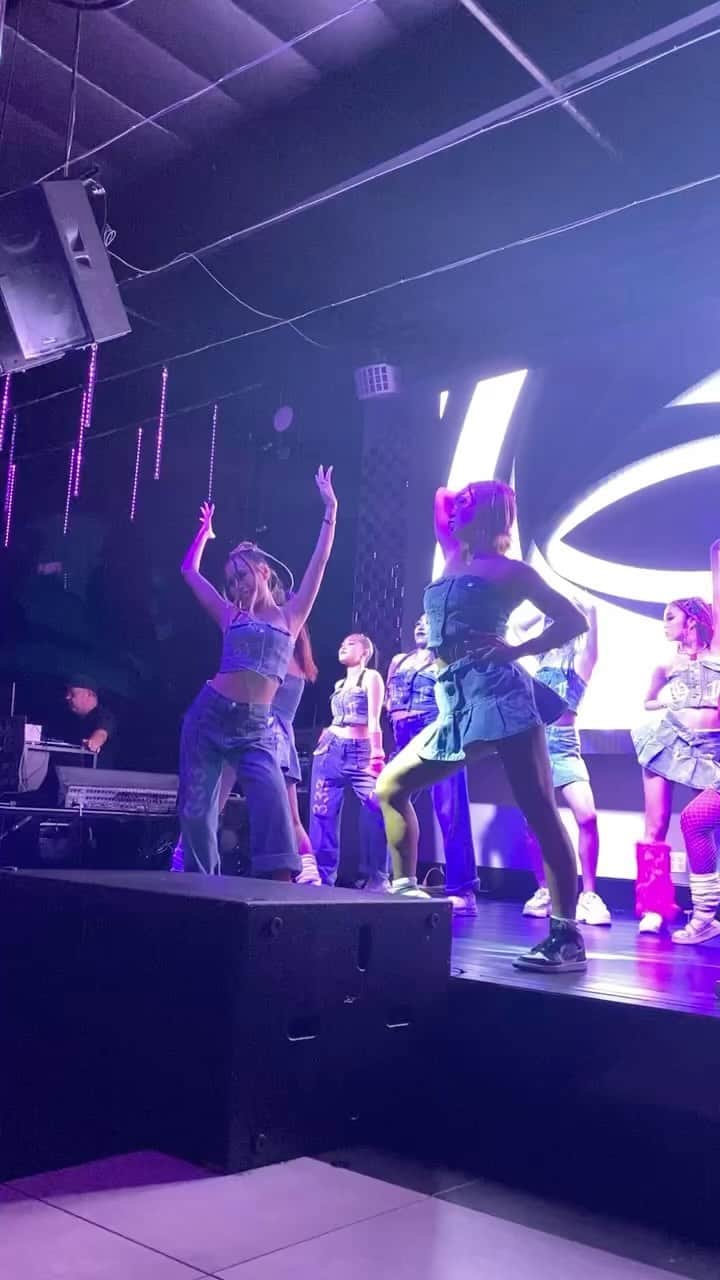 Nazukiのインスタグラム：「🇺🇸Girls Dance Show in  LA🇺🇸 💗💗💗💗💗💗💗💗💗💗  LAダンスツアーでは、久々にガールズshowを 作りました✨  #coreography  @nazuki_08  @sakura_da_patra   リハーサルはオンラインでやって、あとは現地リハーサルでした👍🇺🇸  リールは少し魅せ💗⭐️  久々に大人数にガールズで踊れて楽しかった💗 @t.t.t.timetokyo   @iamcardib  #bongo @nickiminaj  #barbie  @destinyschild  #losemybreath   #nazuki #nazuki塾 #dance #dancer #losangeles  #la #dancetour #coreography #girls #laダンス #ダンス動画　#girlsdance」