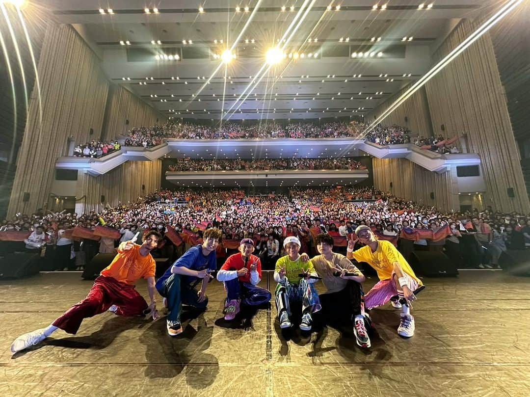 YORIさんのインスタグラム写真 - (YORIInstagram)「2023.10.22 LIVE DA PUMP DA MAGIC HOUR 2023  @大阪オリックス劇場  会場に来てくれた皆さん、 応援してくれてた皆さん、 ありがとうございました！  #dapump #damagichour #大阪オリックス劇場 #続_家族写真」10月22日 21時38分 - yori_dp