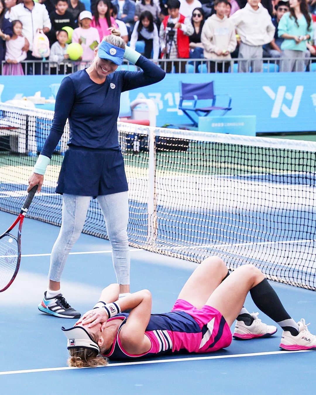WTA（女子テニス協会）のインスタグラム：「Pure joy 😃   @laurasiegemund & @vera.zvonareva defeat Hozumi/Nimomiya 6-4, 6-2 to take the Nanchang title & qualify for the @wtafinals in Cancun!  #JiangxiOpen」