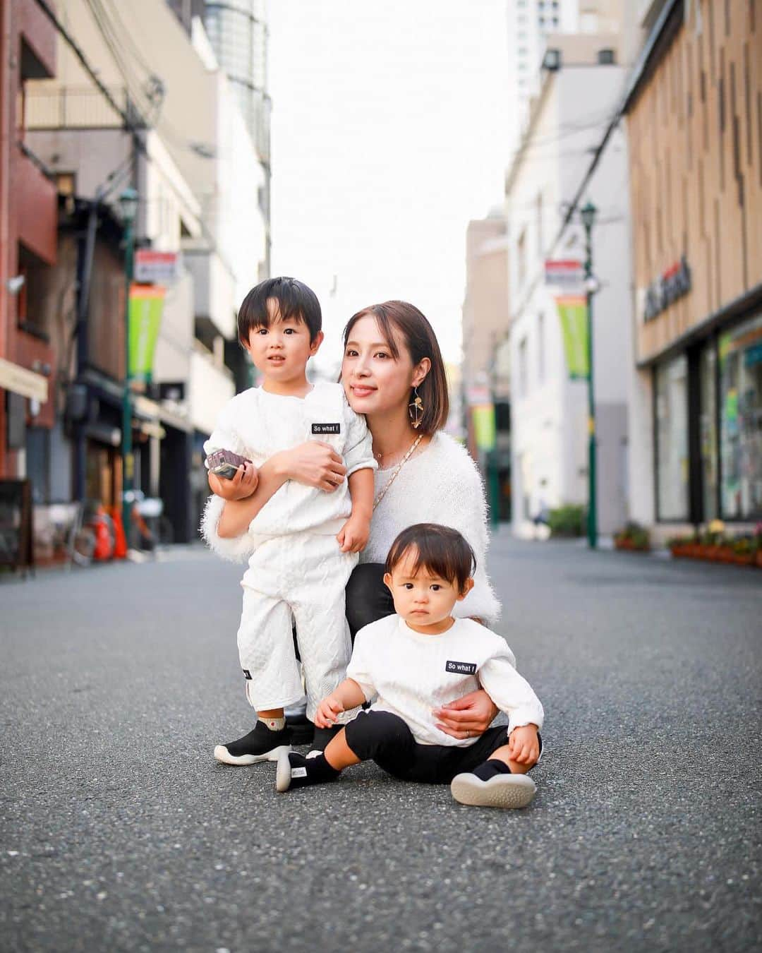 ハミ さんのインスタグラム写真 - (ハミ Instagram)「ハレさん（ @hare_streetsnap ）に撮っていただいた写真📷  とってもお気に入りなので100年ぶりにアイコン変えちゃおうかな🫶🏻  いつもあたたかくて素敵な写真をありがとうございます👶🏻👦🏻🌼  #オレンジストリート#ストリートスナップ#年子兄弟#1歳#2歳#男の子」10月22日 21時33分 - hami0519