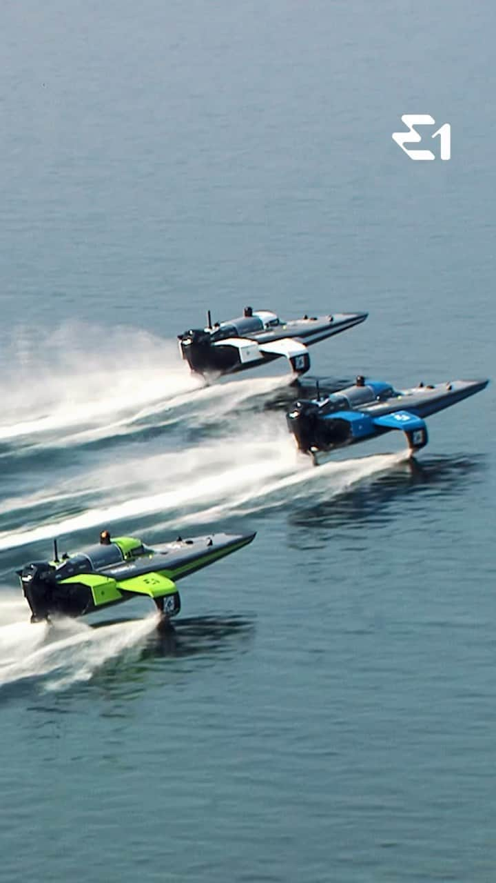 ディディエ・ドログバのインスタグラム：「Four RaceBirds racing H2H is a SIGHT 🥵  Big week of race course testing, new on-board cameras and pushing the Proto 2 foils to the limits ⚡️🌊  Season 1 of the UIM E1 World Championship is just around the corner 🏆  #E1Series #ChampionsOfTheWater #Foiling #Foil #Motorsport」