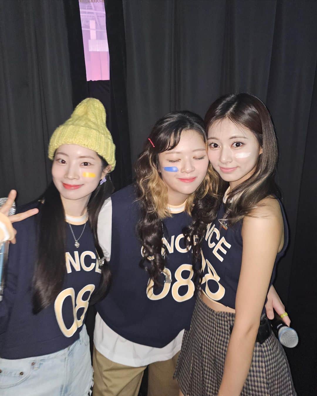 ツウィさんのインスタグラム写真 - (ツウィInstagram)「원스 8주년 축하행🎂🍭🖐🏼👌🏼   ワンス 8周年おめでとうございます🐾  ONCE!! Happy 8th anniversary🫶🏼  萬斯～8週年快樂💟💟」10月22日 21時35分 - thinkaboutzu