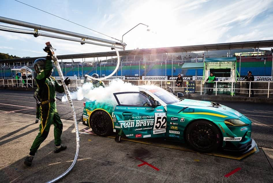 有栖未桜さんのインスタグラム写真 - (有栖未桜Instagram)「スーパー耐久 Rd.6 岡山決勝日🍑🏎🏁 ⁡ 決勝日たくさんの応援ありがとうございました🫶💚 52号車は90kgのウェイトハンデがありながらも 見事2位表彰台となりました！！✨✨✨ ⁡ GBは今回もほんとに速いし強かった…！😭💚 ⁡ そしてなんと…！！ 今回の岡山戦の結果ラスト1レースを残して シリーズチャンピオン確定となりました！！🏆✨✨ すごいすごい！！！！！！！ 去年はチャンピオン目前で マシントラブルでリタイアし悔しい思いをしましたが それを晴らす形となり しかもそれを間近で応援できたこと ほんとに嬉しいです…！！！！！😭✨✨✨ ⁡ ⁡ レースはあと1戦となりますが 次も表彰台に乗れば全戦表彰台ということで GBの熱気はMAXですっ！！！！🔥🔥 ラスト富士も52号車への熱い応援 よろしくお願いします🫶💚 ⁡ 2日間ほんとにありがとうございました✨ ⁡ ⁡ #スーパー耐久 #s耐 #埼玉トヨペットgreenbrave #greenbrave #埼玉トヨペットサポーターズ2023  #レースクイーン #rq #コスプレイヤー #ショートカッ党 #ポートレートモデル #有栖未桜 #みおるー沼 #followme」10月22日 21時40分 - miiion_official