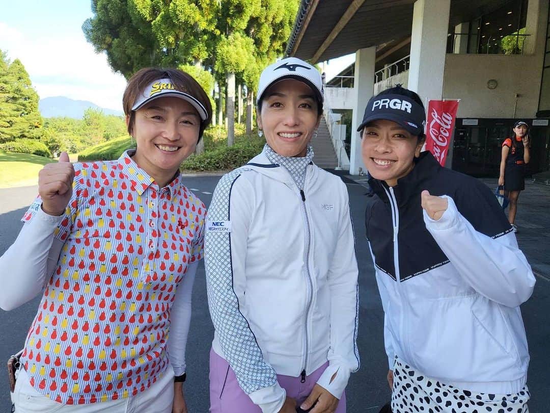 森田理香子のインスタグラム：「． ． プロテスト同期の2人❤︎ 久しぶりに会えて嬉しかった😍  #プロテスト#同期#ゴルフ#プロゴルファー#80期 #レディゴー#センコー#試合#久々#幸せ#変わらない」