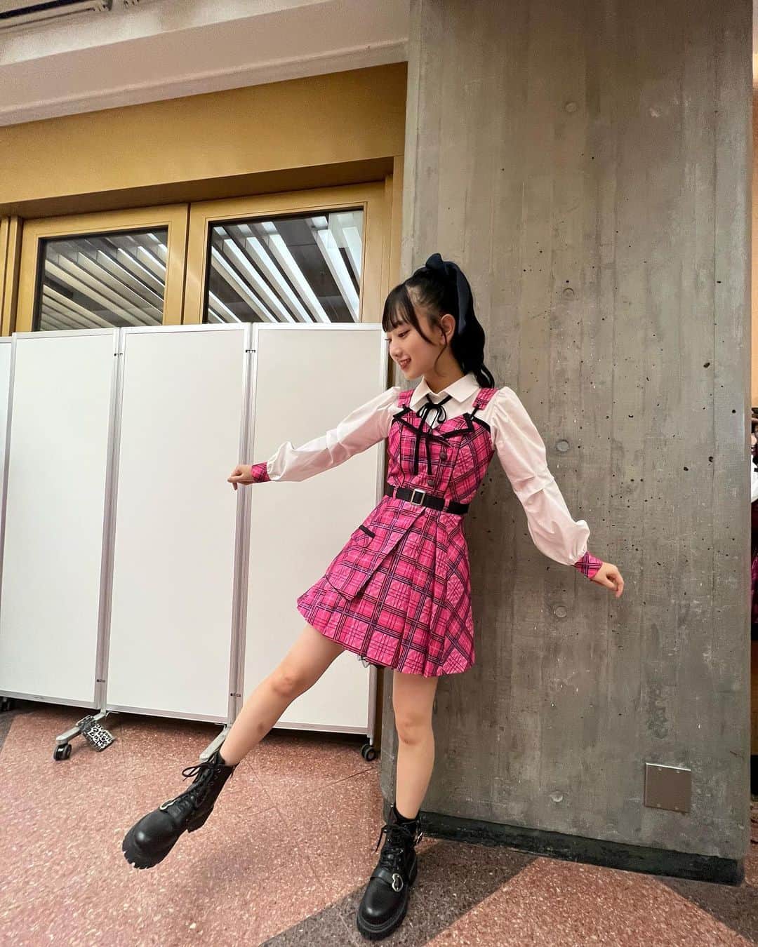 徳永羚海さんのインスタグラム写真 - (徳永羚海Instagram)「. AKB48武道館3日間 本当にありがとうございました💖   とっても大きなステージで歴史あるAKB48の楽曲をたくさん披露することが出来て一生の思い出になりました。   そして、新衣装も作って頂きました🥺🤍 本当にかわいくて何よりポニーテール用のおっきいリボンが嬉しすぎて幸せです！宝物💎     これからも応援よろしくお願いします💫      #AKB48 #徳永羚海 #ポニーテール」10月22日 21時42分 - remi_tokunaga1001
