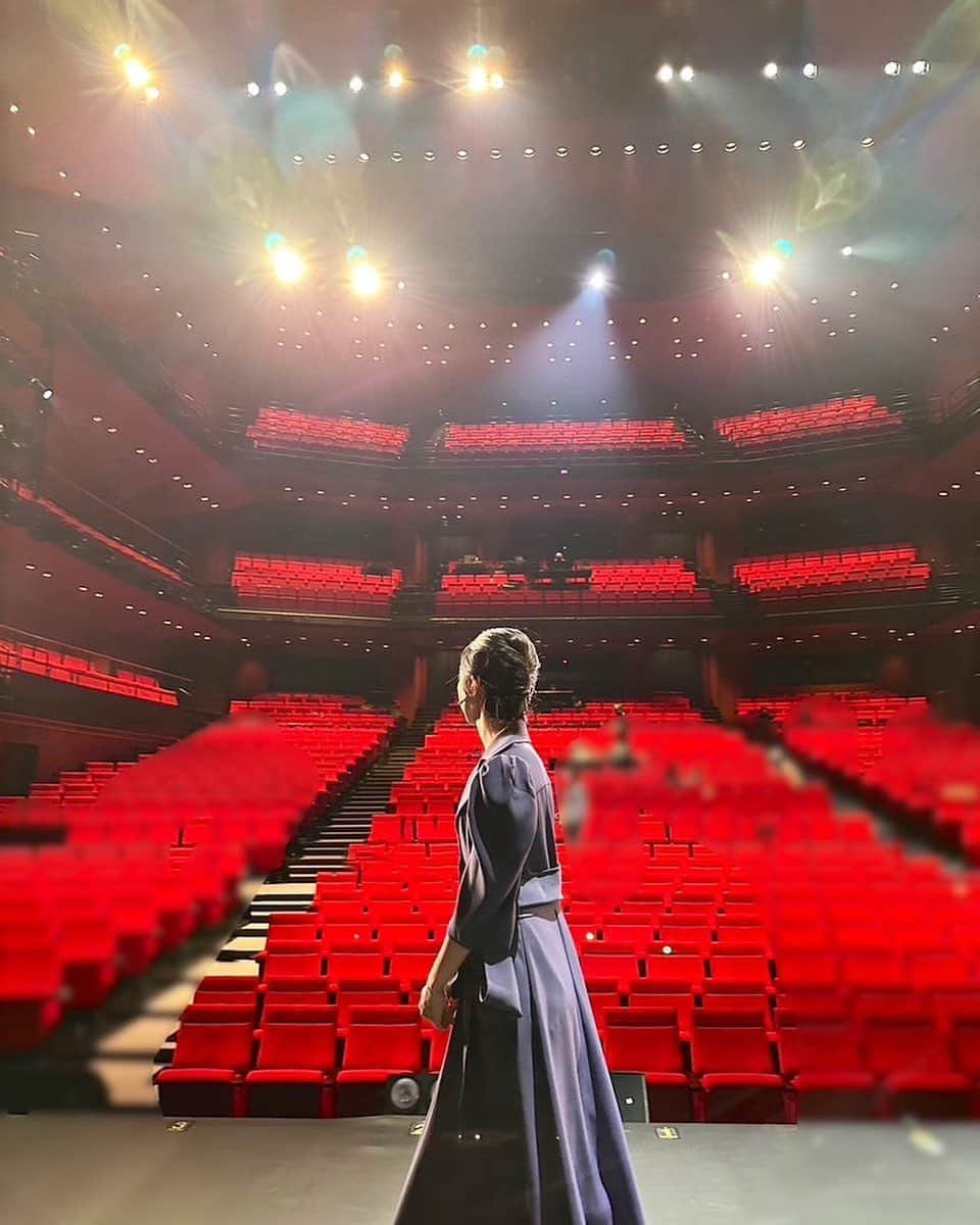 咲花莉帆さんのインスタグラム写真 - (咲花莉帆Instagram)「#46番目の密室 本日大千穐楽を迎えました。  尊敬してやまないカンパニーの皆様に たくさん支えていただき 私は"安永彩子"になる事ができました。  大好きな皆様と彩子とのお別れはちょっと…いえ、とっても、寂しいです。  ご声援くださった皆様へ心から感謝を込めて。  #歌劇46 #本格ミステリー歌劇」10月22日 21時42分 - sakihanariho94