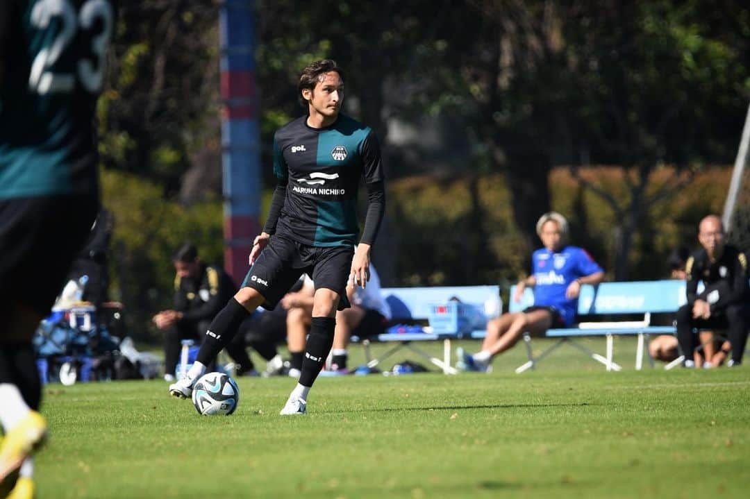 金城ジャスティン俊樹のインスタグラム：「Finally back on the pitch 💪🏼⚽️」