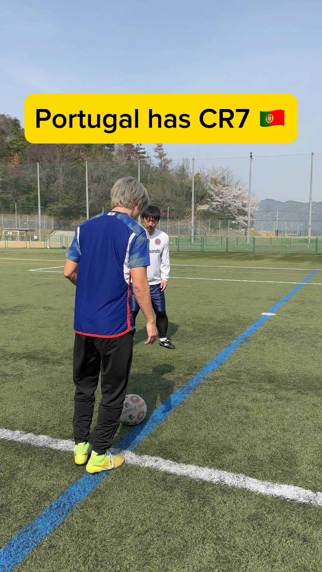 木村太陽のインスタグラム：「Your country has ___???🧐🧐  #football #footballskills #footballtraining #영철 #축구#축구선수 #축구유니폼 #sepakbola #sepakboladunia #sepakbolaindonesia #futebol #futebolarte #menggiringbola」