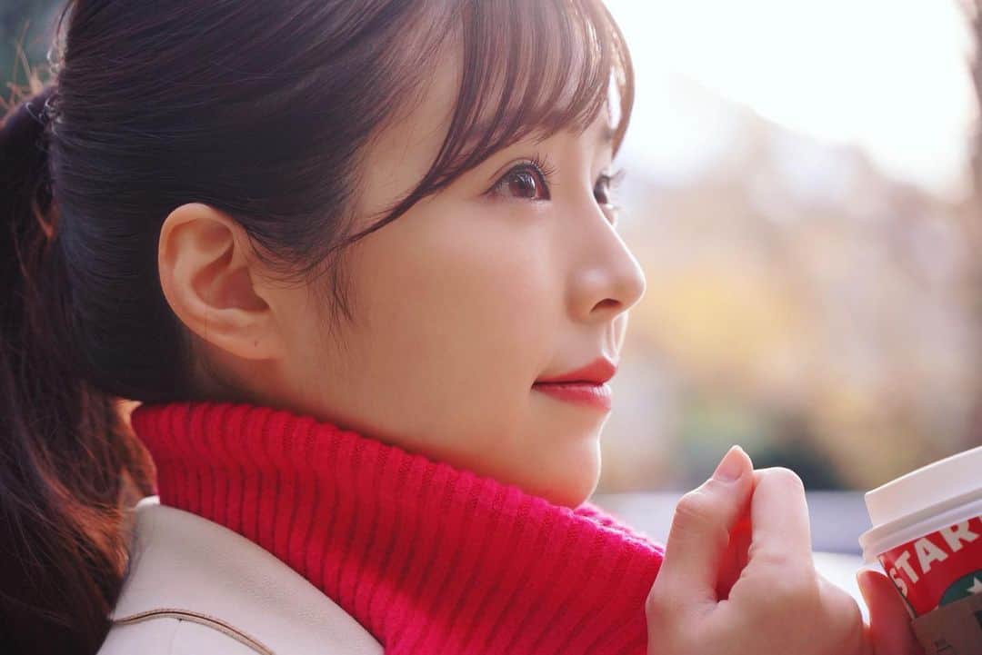 川村那月のインスタグラム：「久しぶりの更新になってしまいました！  皆さんは体調大丈夫ですか？ 私はちょっとダウンしてました🥲  急な温度差と乾燥に体調すぐれない方も多いのではないでしょうか。  温かい服装で出かけたり、マスクで乾燥防いだり、お体大事にしてくださいね☺️☀️  2年前に撮ってもらった風邪薬のCMっぽい1枚を載せておきます🤣  あなたの風邪はどこから？💊」