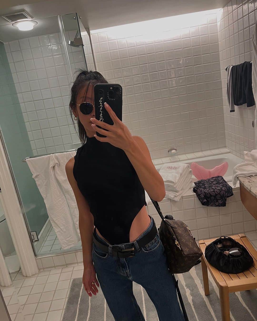 小堀美茄冬（みにゃとっち）のインスタグラム：「娘と旦那が昼寝中にお買い物行ったとき🤍 普段できないことができて幸せ🤍(背景ちらかってる🫣)  #hawaii #waikiki #ハワイ #ハワイ旅行 #子連れ旅行 #子連れハワイ」