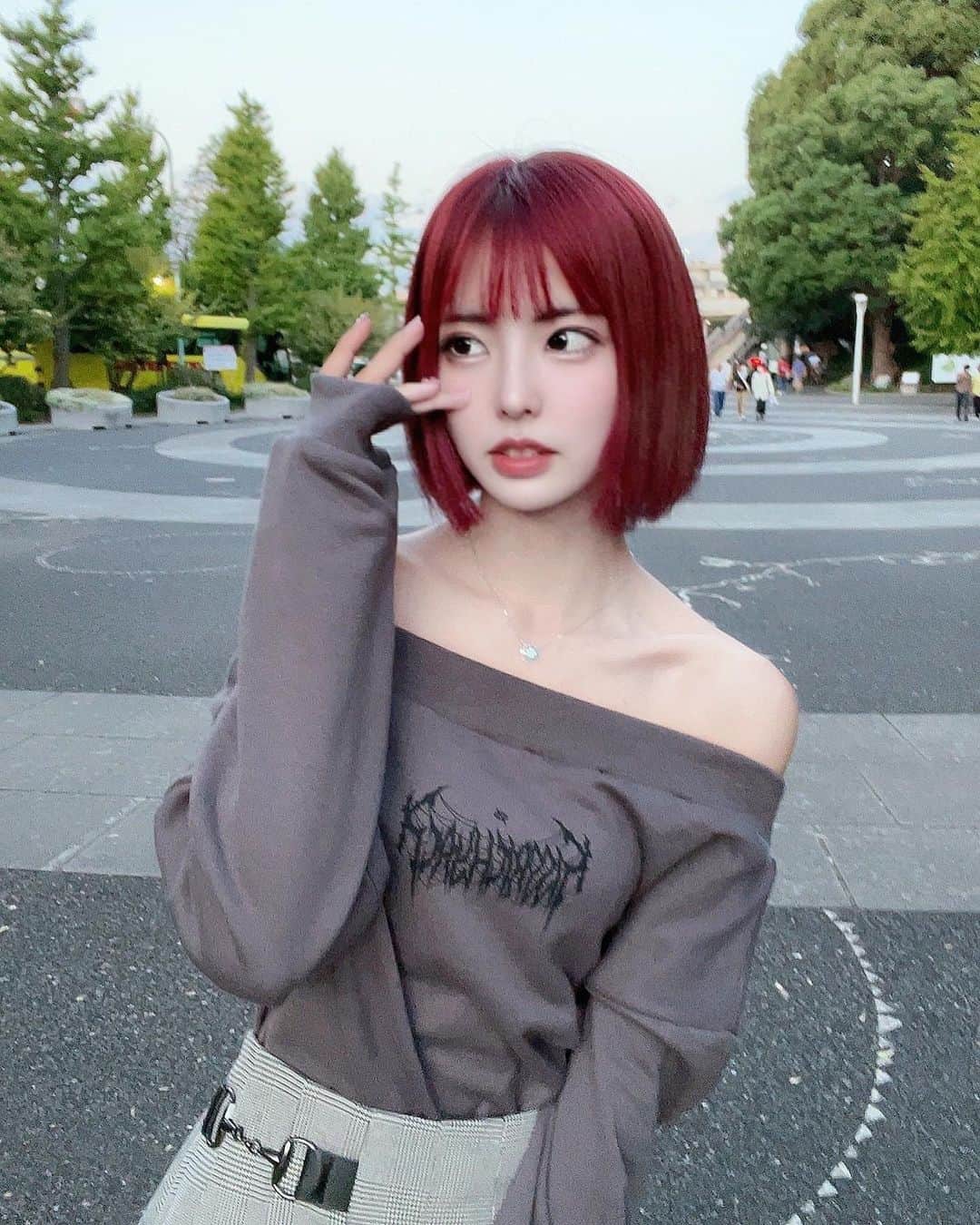 ごみちゃんのインスタグラム：「鎖骨フェチさんへ」