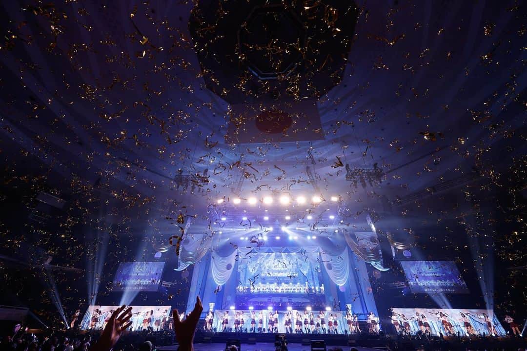 AKB48 Officialさんのインスタグラム写真 - (AKB48 OfficialInstagram)「. ♡- - - - - - - - - - - - - - - - - - - -ഒ˖° ⁡ ˗ˏˋ #AKB48武道館 コンサートˎˊ˗ 新生 #AKB48 お披露目の3️⃣日目💡 ありがとうございました🙌🏻💕 ⁡ 新衣装での初パフォーマンス🎀💗 2018年以降の楽曲のみでの公演🤍🎧 そして❕ #AKB19期生 オーディション の開催が発表されました👶🏻🫧 ⁡たくさんのご応募をお待ちしております💌♡ ⁡ 新生AKB48の魅力が詰まった 明るく楽しい最終日となりました💬🎀 ⁡ 本日のアーカイブ配信は Huluストアからご覧ください📎❣️ https://bit.ly/3PSf41P まだまだ3日間の余韻に浸りましょう➰🫠 ⁡ ♡- - - - - - - - - - - - - - - - - - - -ഒ˖°」10月22日 21時52分 - akb48