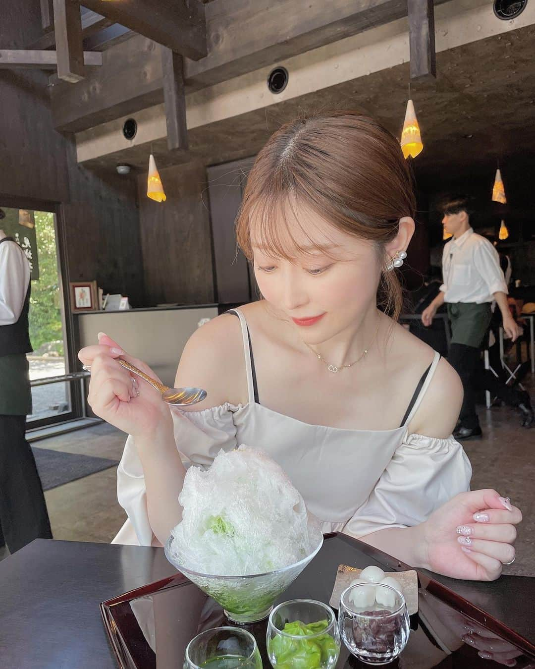 maari watanabe(まありん)のインスタグラム：「金沢 六義園にある見城亭🍵 こだわりの詰まったお上品なかき氷~最高です🍵 また紅葉🍁の季節に伺いたいです🥰  #金沢グルメ  #金沢スイーツ #六義園」