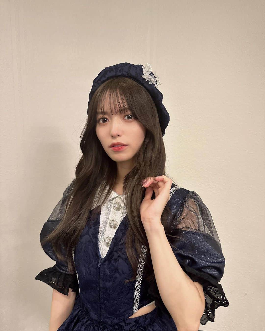 のインスタグラム：「新衣装かわいい？😉」