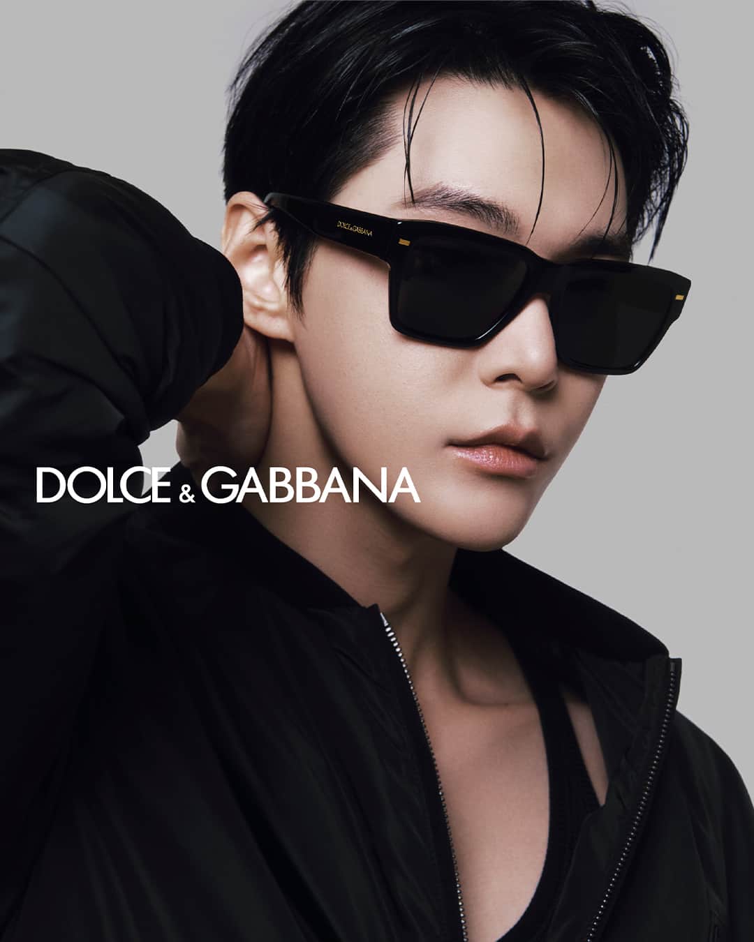 のインスタグラム：「Global Ambassador @do0_nct photographed by @parkjongha for #DGFW23. #DolceGabbana #DGxDOYOUNG   Stylist @kimvenchy Makeup @bit.boot_ase Hair @bit.boot_1shee」