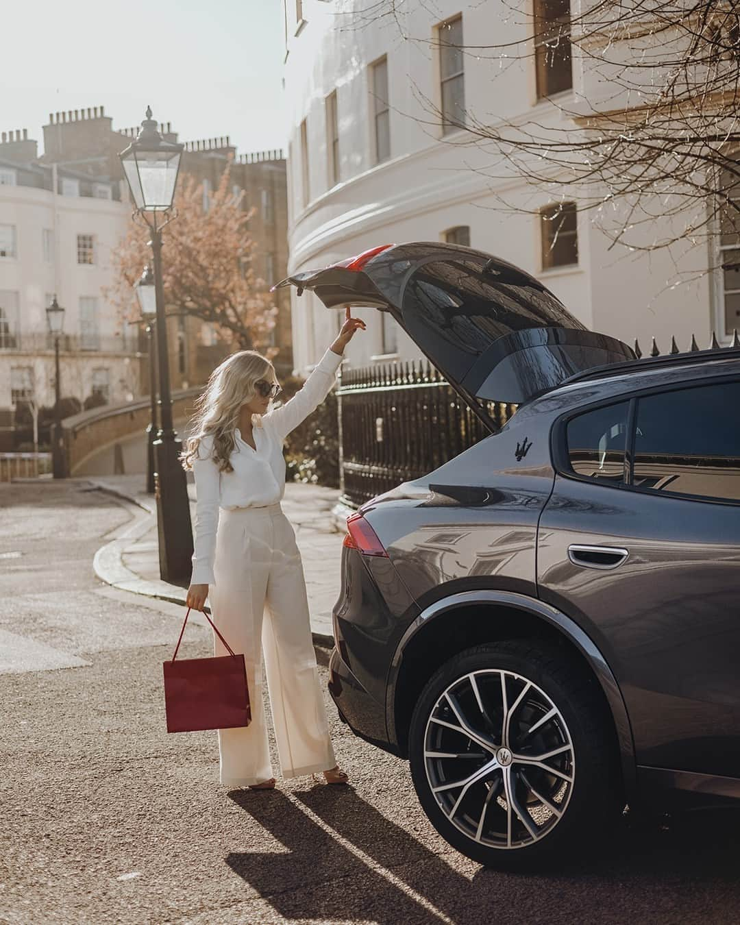 マセラティさんのインスタグラム写真 - (マセラティInstagram)「Connected. Check.⁣ Make your #EverydayExceptional with the #MaseratiGrecale.⁣ #Maserati」10月22日 22時00分 - maserati