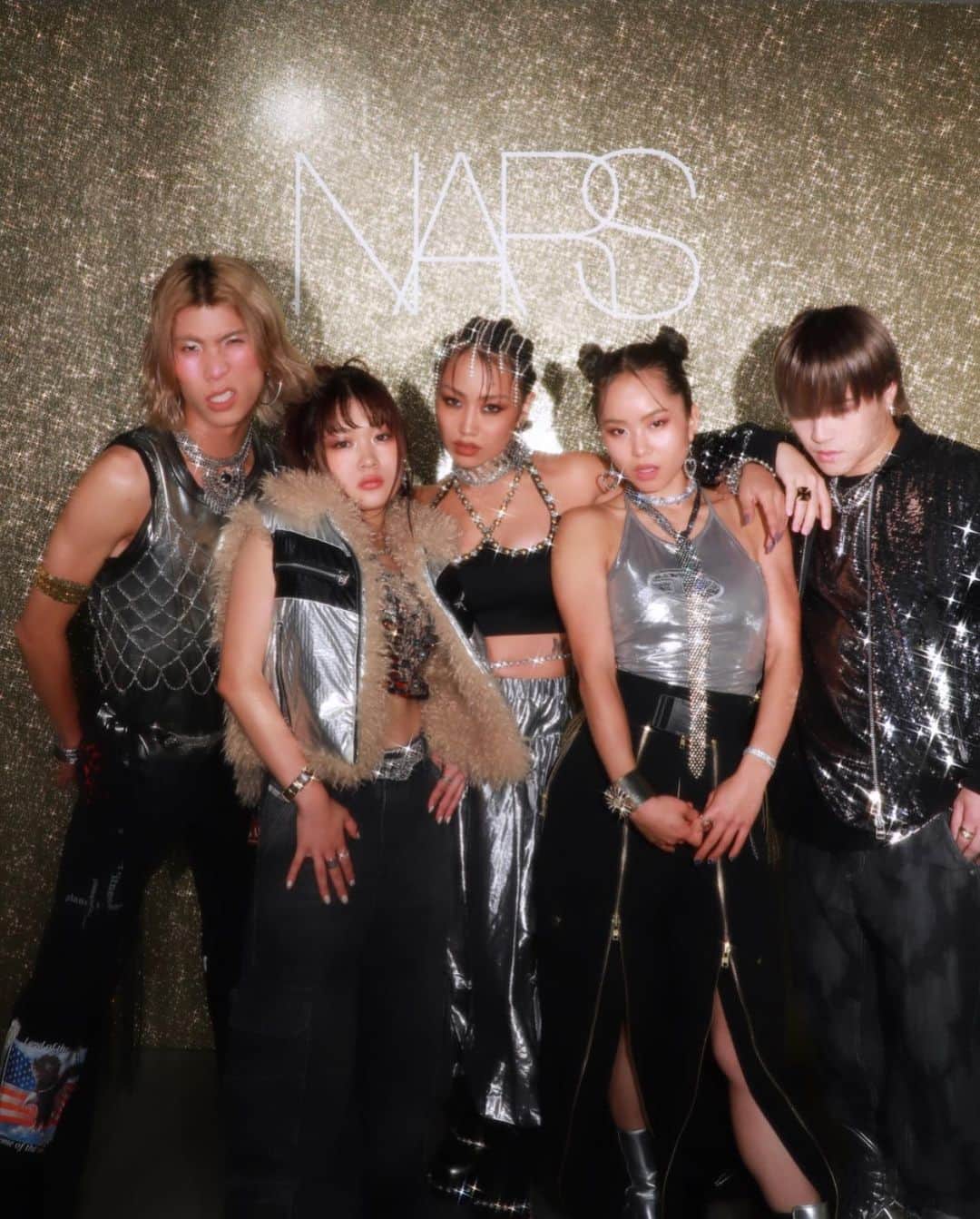 RIEHATAのインスタグラム：「【NARS】 #SPARKTHEPARTY   ✨❄️HOLIDAY COLLECTION EVENT❄️✨  with RHT💎 @officialrht   styling by @eieioieie  makeup by @sadaito  hair by @kenichiforsenseofhumour  braids by @ebimachako0721」