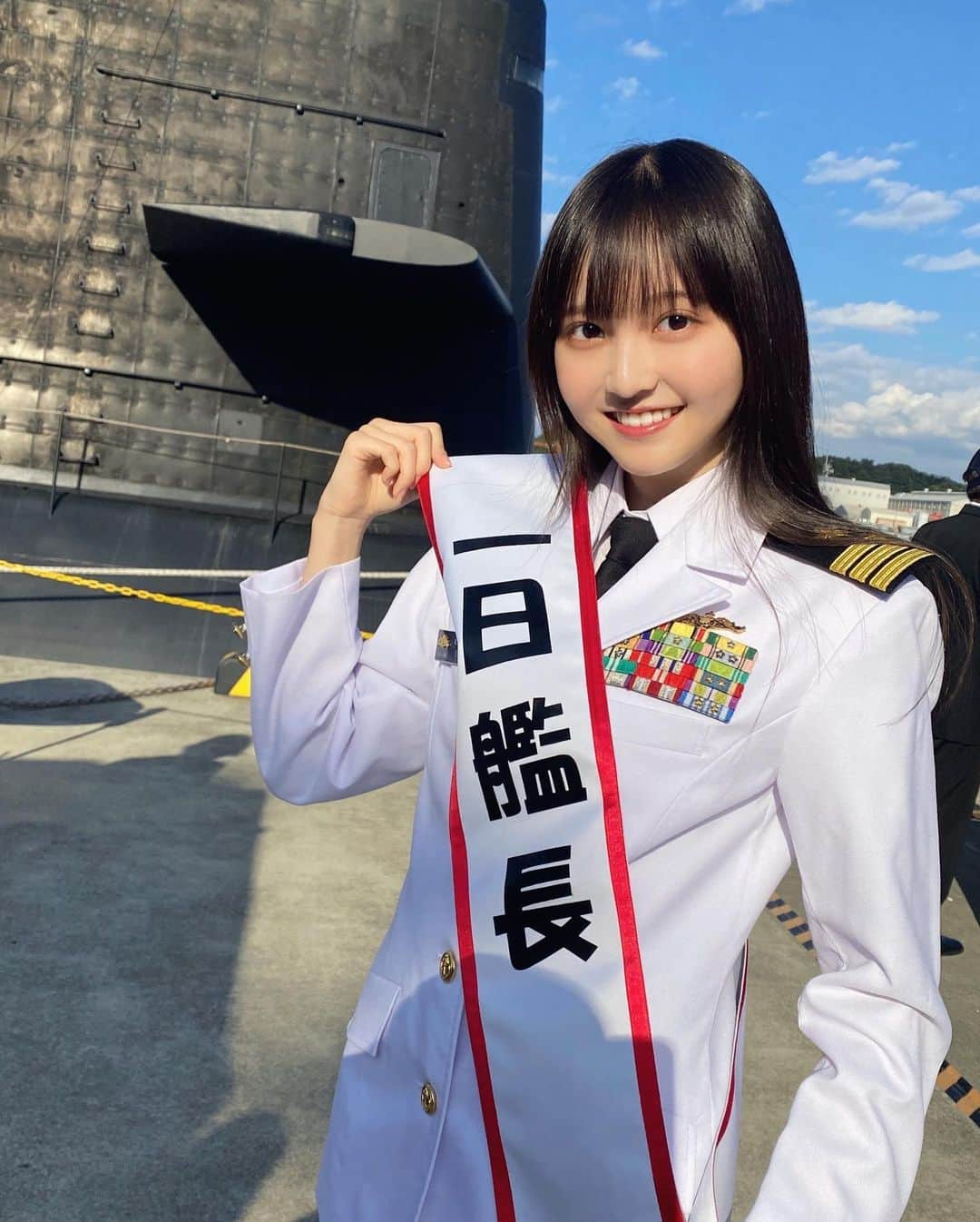 小杉怜子のインスタグラム：「海上自衛隊 #オータムフェスタ2023   #なるしお 1日艦長を務めました。🌊  ご来艦いただき本当にありがとうございます☺️  とっても盛大な艦長任命式にびっくり＆嬉しかったです😭 なんと、海上自衛隊制服のファッションショー『海自コレクション2023』の司会まで！務めさせていただきました🫡👔  本当に貴重な体験でした😭 制服似合ってますでしょうか…？  .  .  .   #小杉怜子  #こすこ #海上自衛隊  #自衛隊  #海上自衛隊横須賀基地  #横須賀  #潜水艦  #自衛隊好きな人と繋がりたい  #海上自衛隊好きな人と繋がりたい」